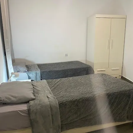 Seaviews Penthouse 2 Bedroom, 4 People * St. Paul's Bay