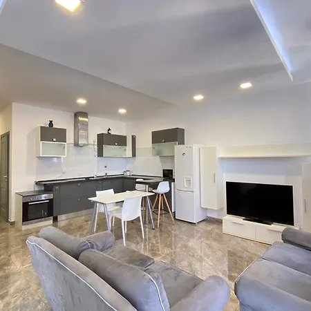 Seaviews Penthouse 2 Bedroom, 4 People Apartment