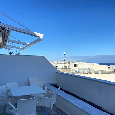 Apartment Seaviews Penthouse 2 Bedroom, 4 People St. Paul's Bay